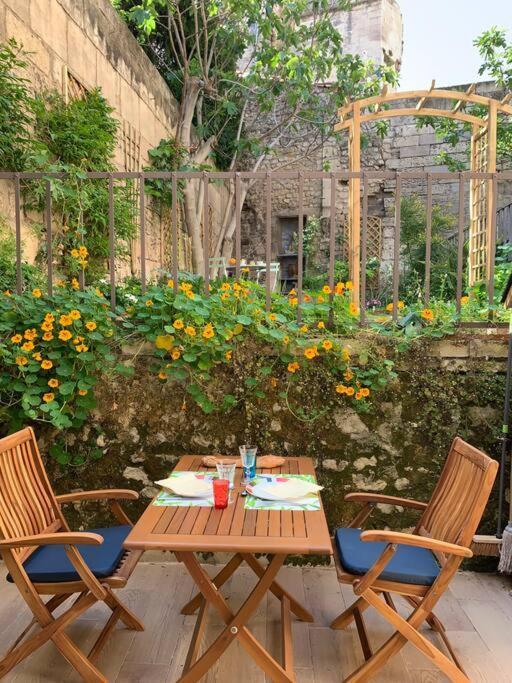 Capucines, Un Jardin Secret Dans Le Centre Historique Apartment Arles Exterior photo